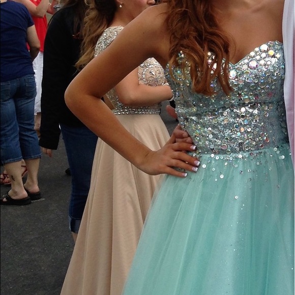 PRINCESS STYLE PROM DRESS - Picture 3 of 3